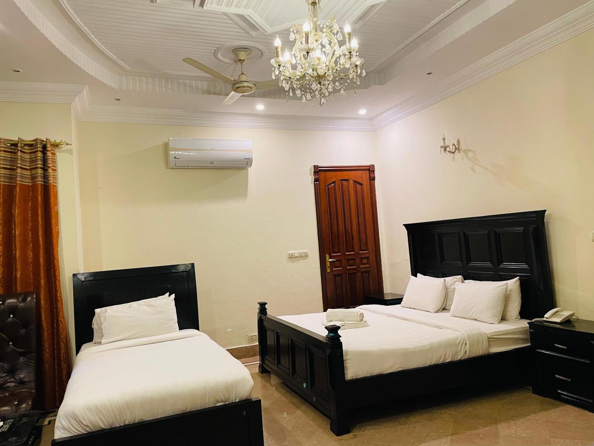 Executive Galaxy Guest House Islamabad Exterior photo
