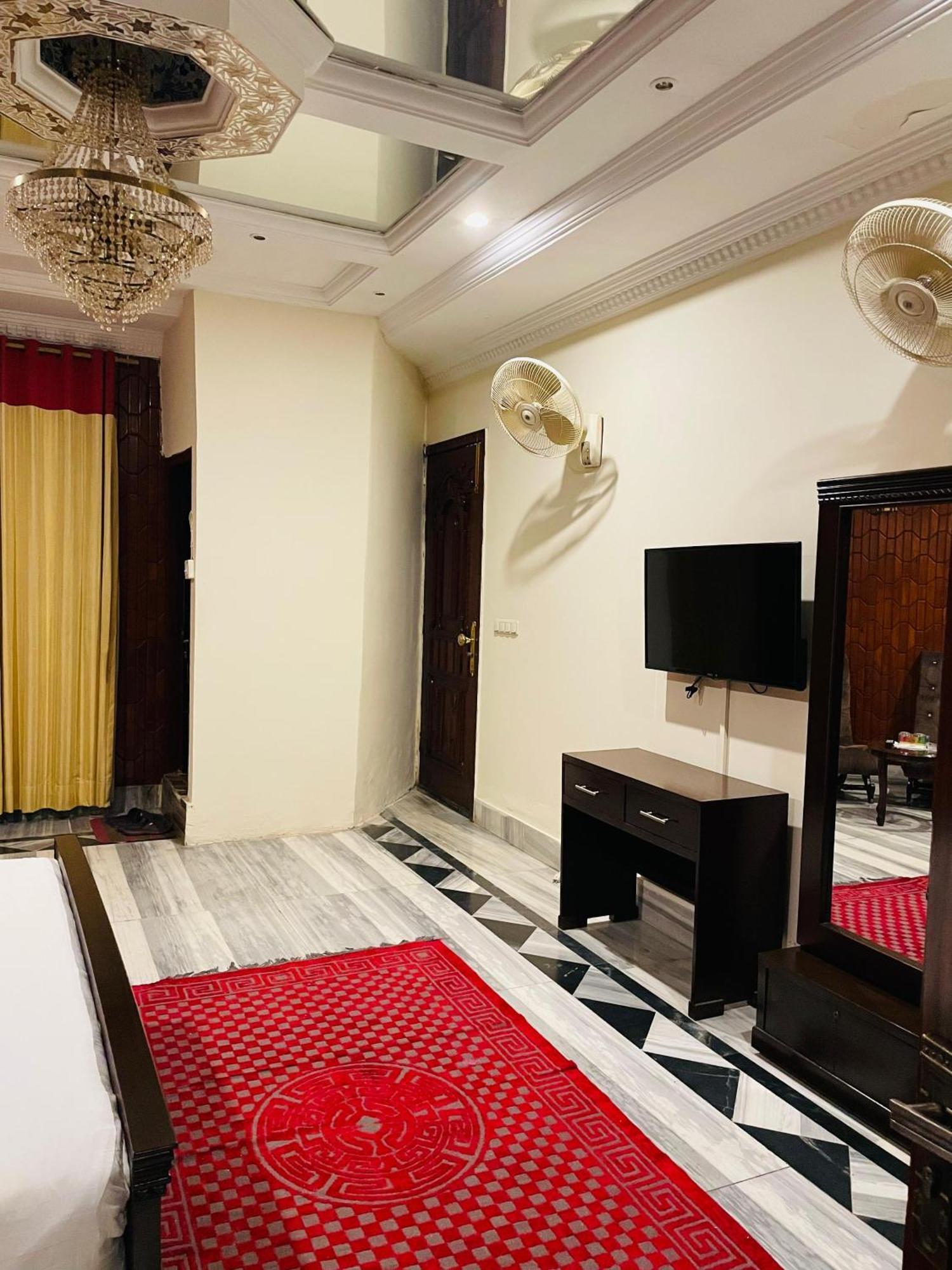 Executive Galaxy Guest House Islamabad Exterior photo