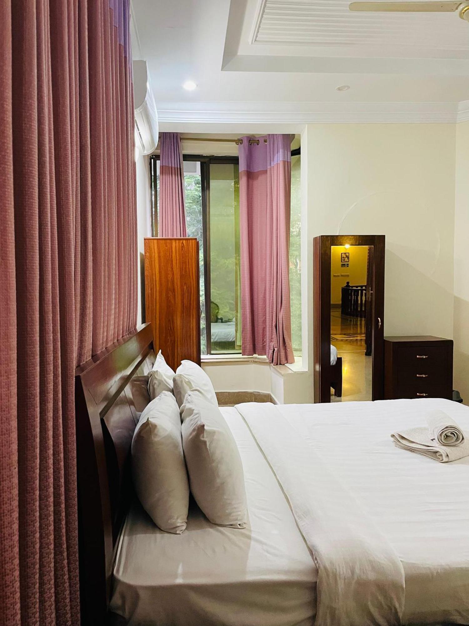 Executive Galaxy Guest House Islamabad Exterior photo