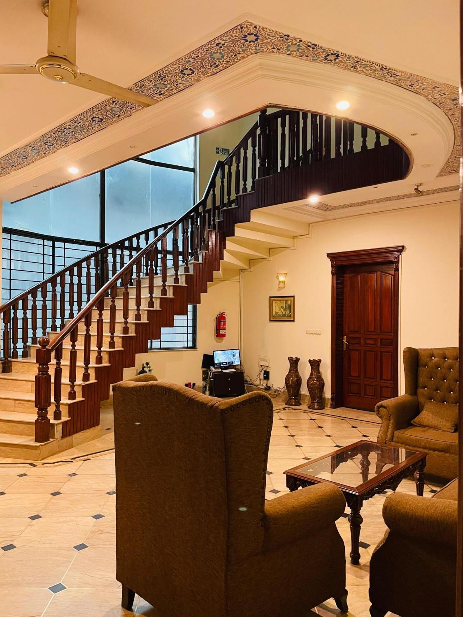 Executive Galaxy Guest House Islamabad Exterior photo